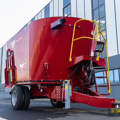 12 m³ Capacity Vertical TMR Mixer with 10 NM400 Steel Blades and Four-Wheel Chassis for High-Capacity Livestock Operations